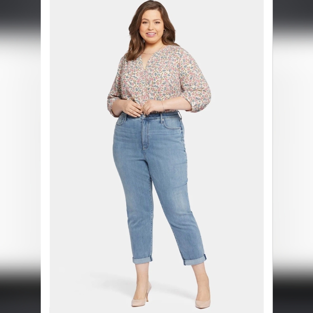 NWT NYDJ Margot Girlfriend Jeans With Roll Cuffs. - Picture 3 of 9